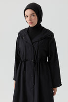 Bağcık Detaylı Yağmurluk - Siyah TUGBA