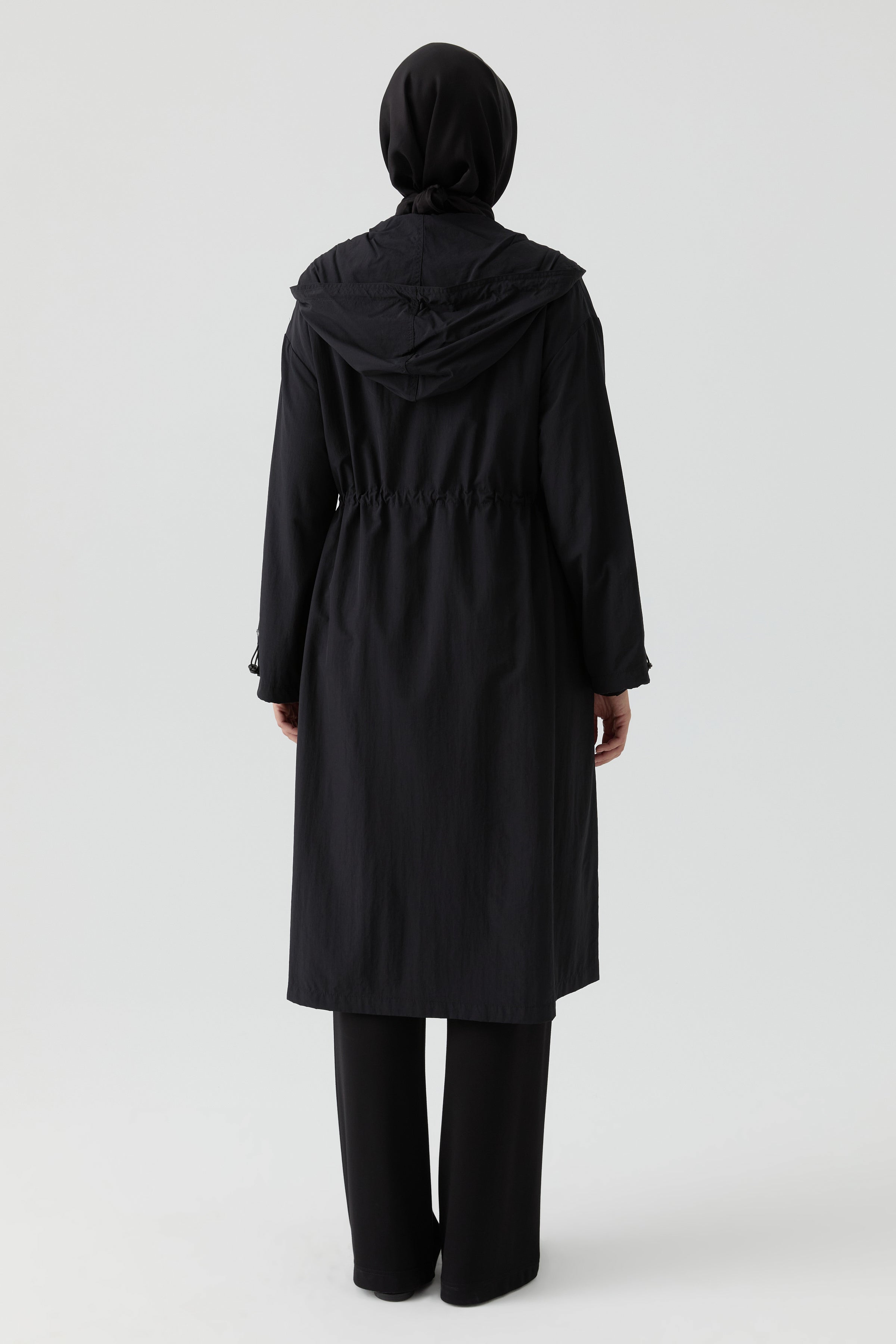Bağcık Detaylı Yağmurluk - Siyah TUGBA