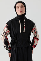 Kombin Bağcıklı Kapüşonlu Yelek - Siyah TUGBA