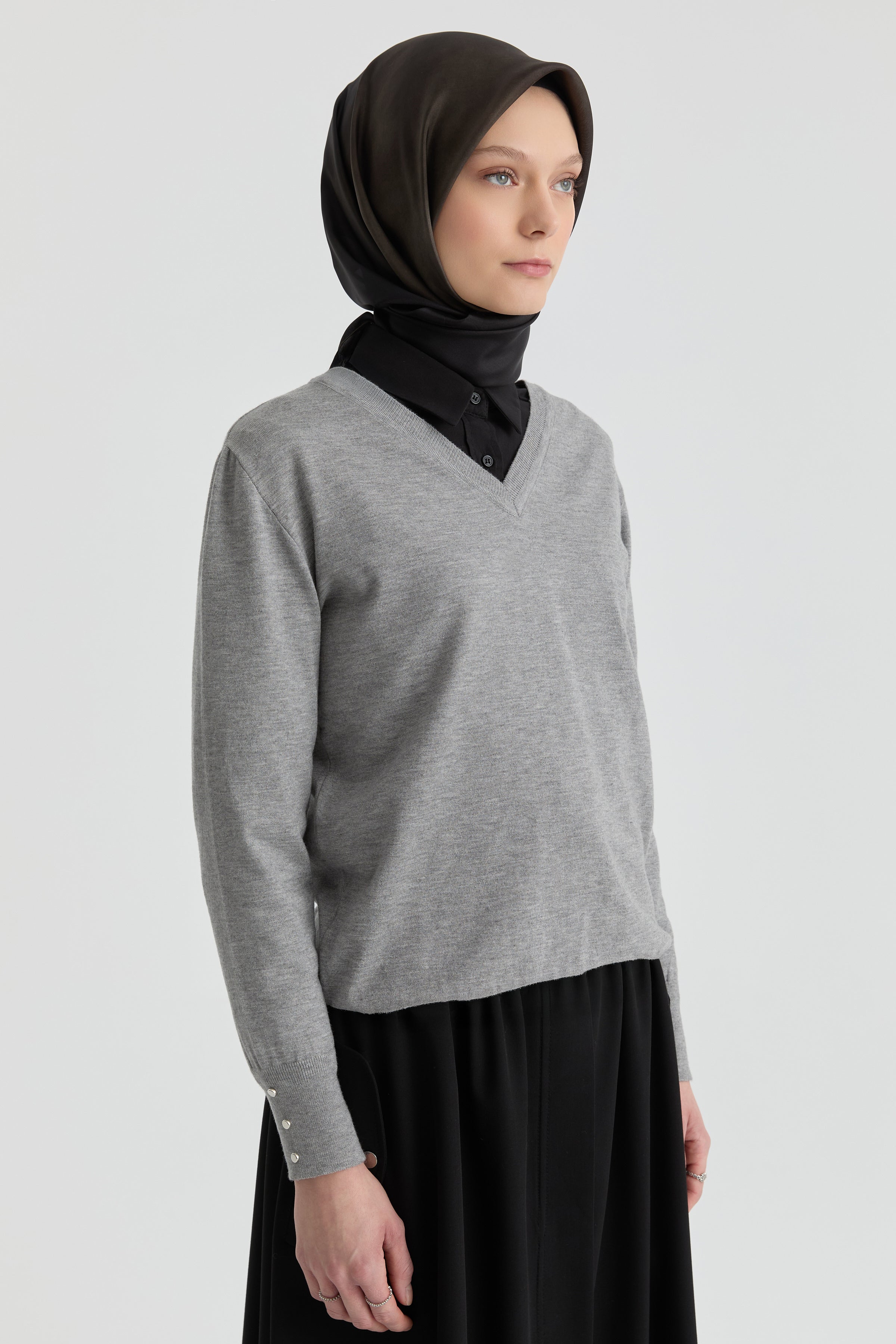 V Yaka Kol Düğme Detaylı Kazak - Gri TUGBA