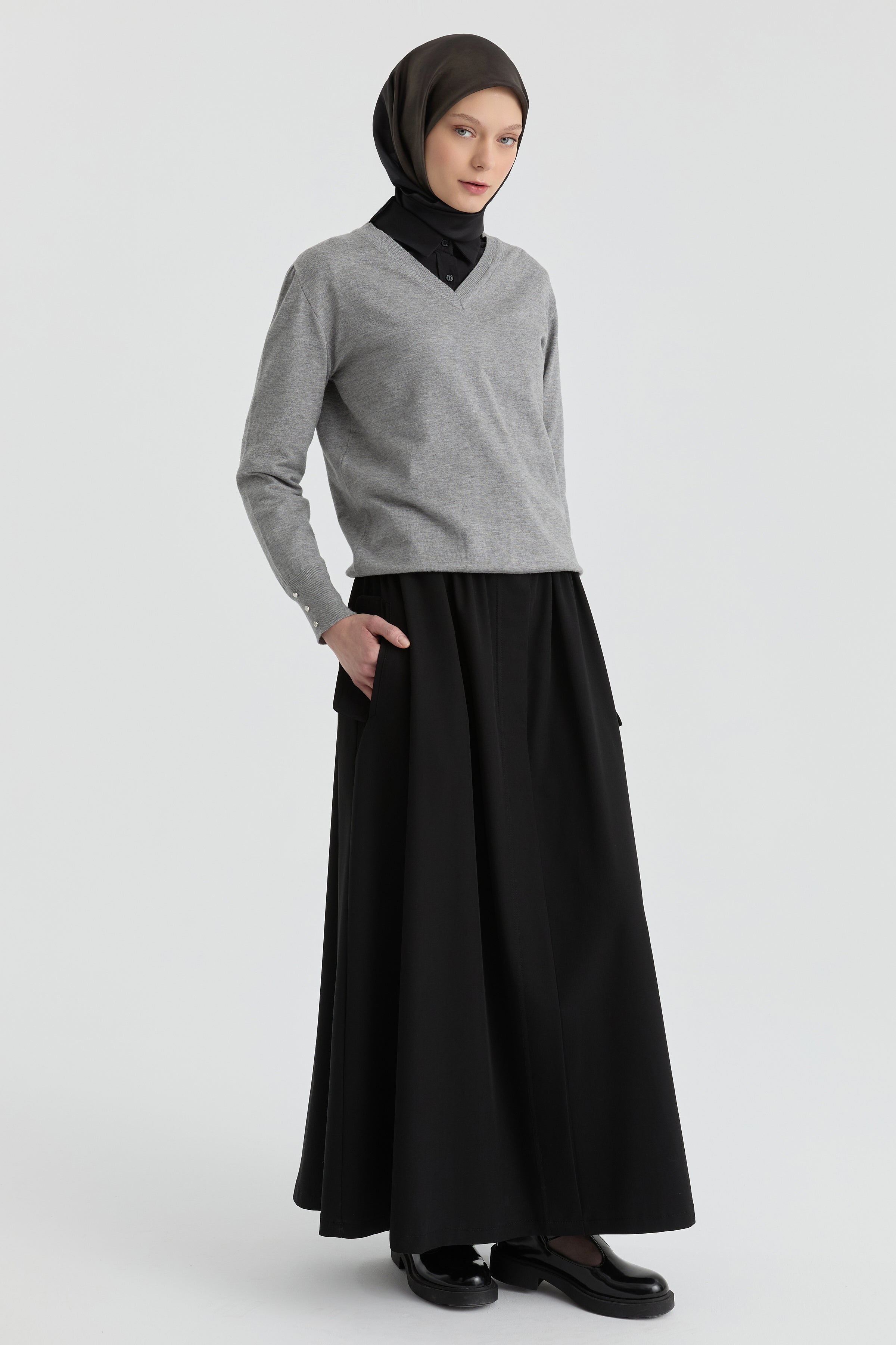 V Yaka Kol Düğme Detaylı Kazak - Gri TUGBA