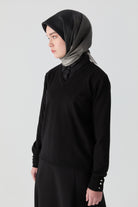 V Yaka Kol Düğme Detaylı Kazak - Siyah TUGBA