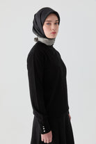 V Yaka Kol Düğme Detaylı Kazak - Siyah TUGBA