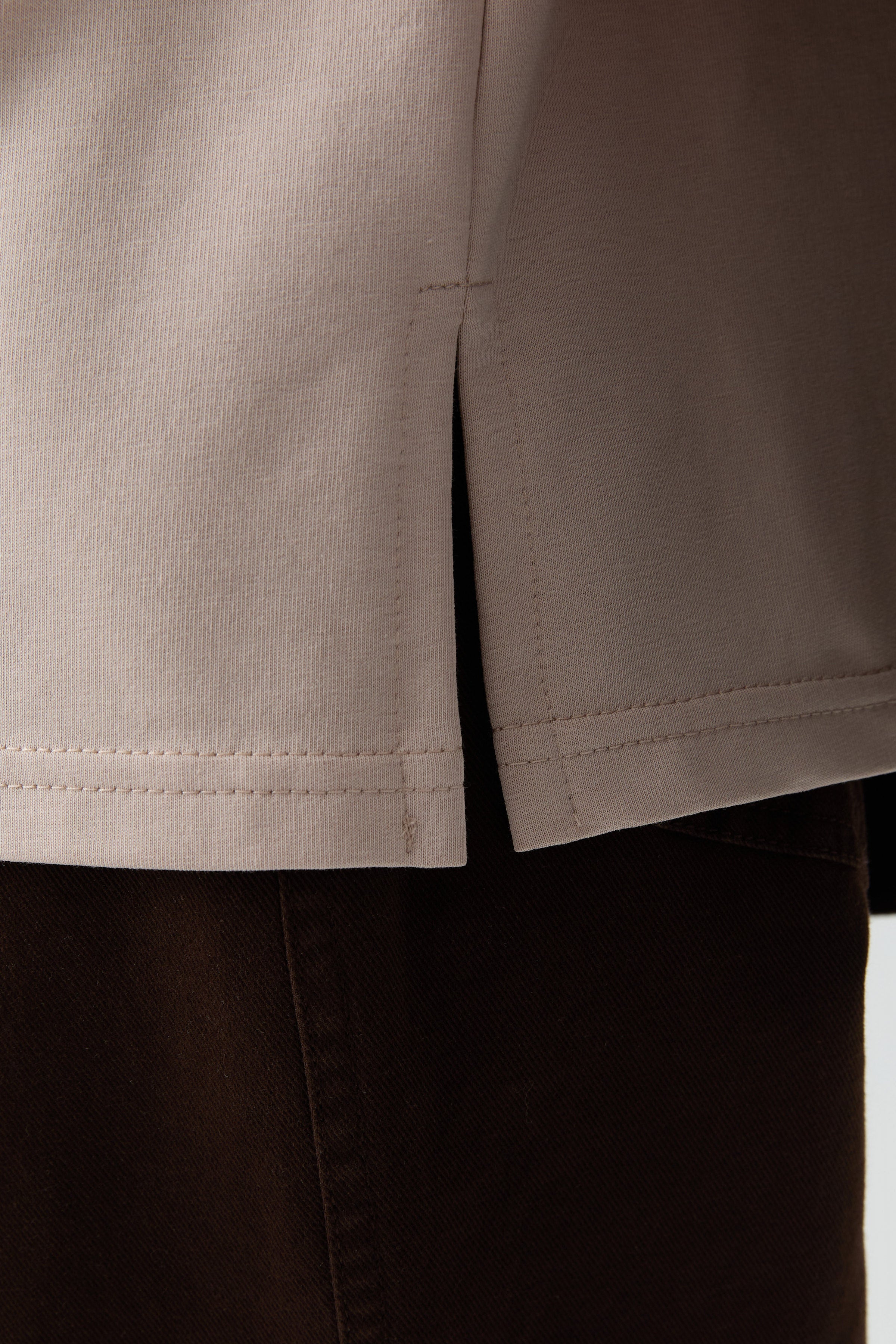 Oversize Yırtmaçlı Tişört - Bej TUGBA