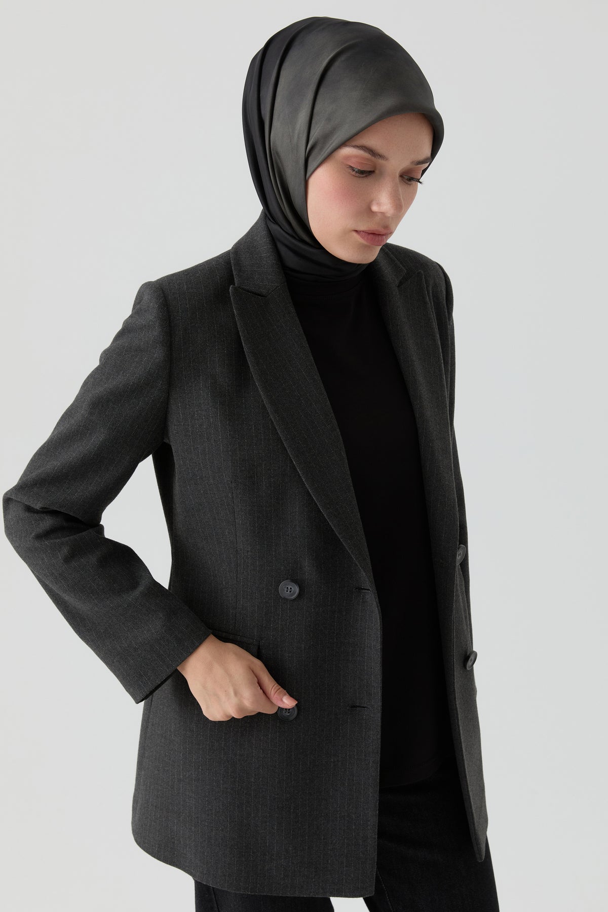 Oversize Yırtmaçlı Tişört - Siyah TUGBA