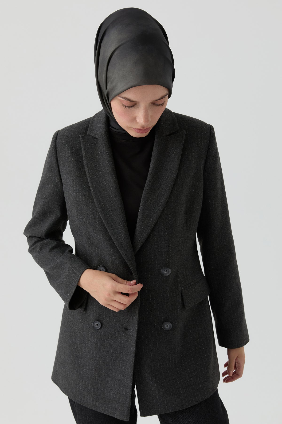 Oversize Yırtmaçlı Tişört - Siyah TUGBA