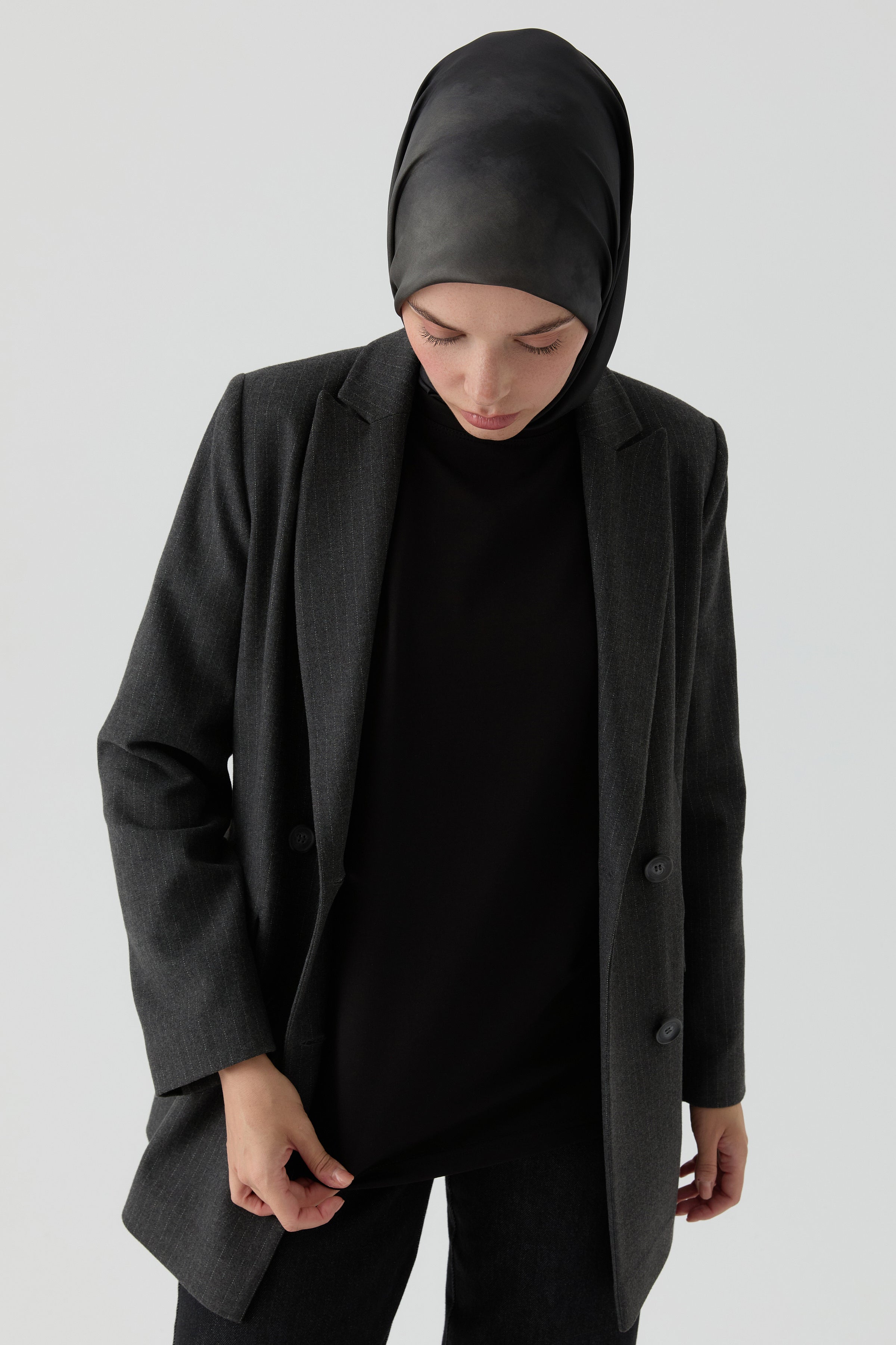 Oversize Yırtmaçlı Tişört - Siyah TUGBA