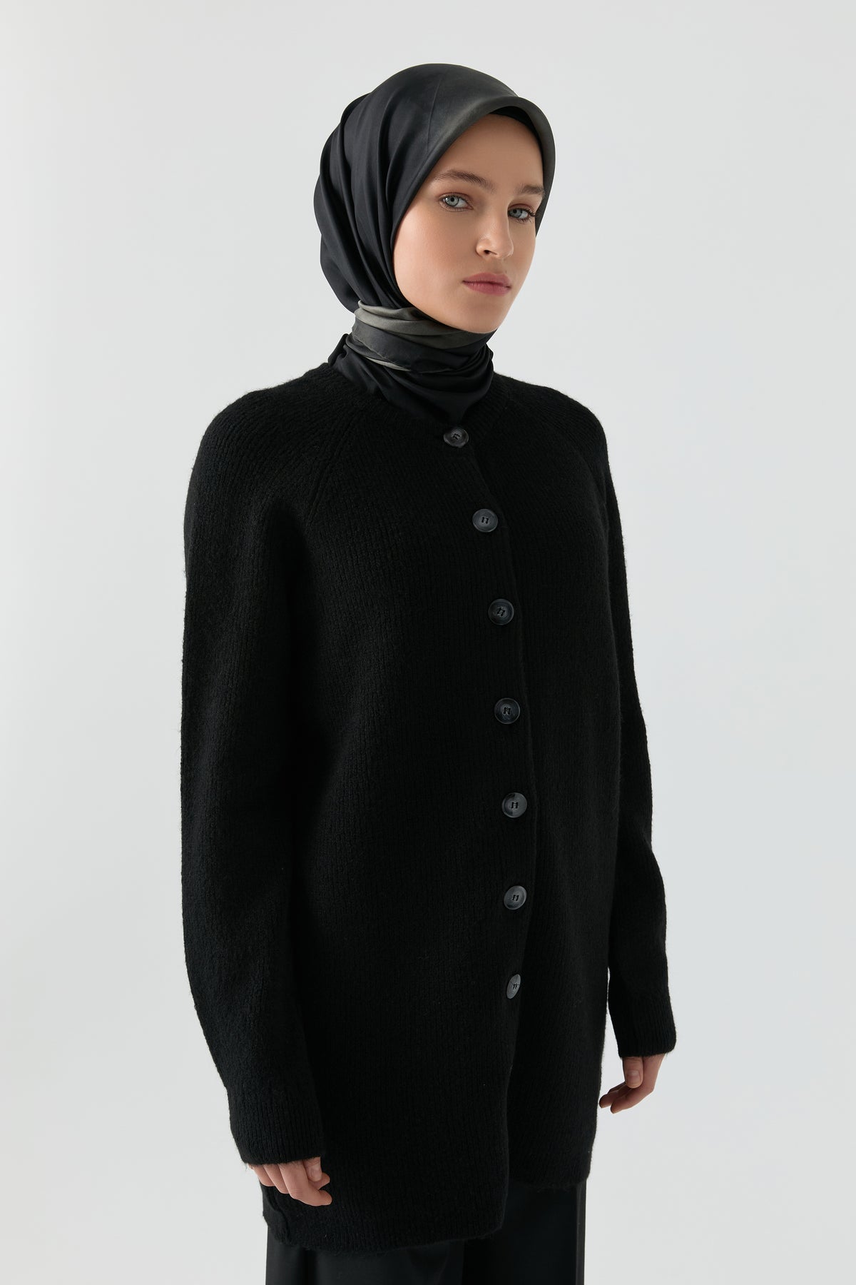 Bisiklet Yaka Hırka - Siyah TUGBA