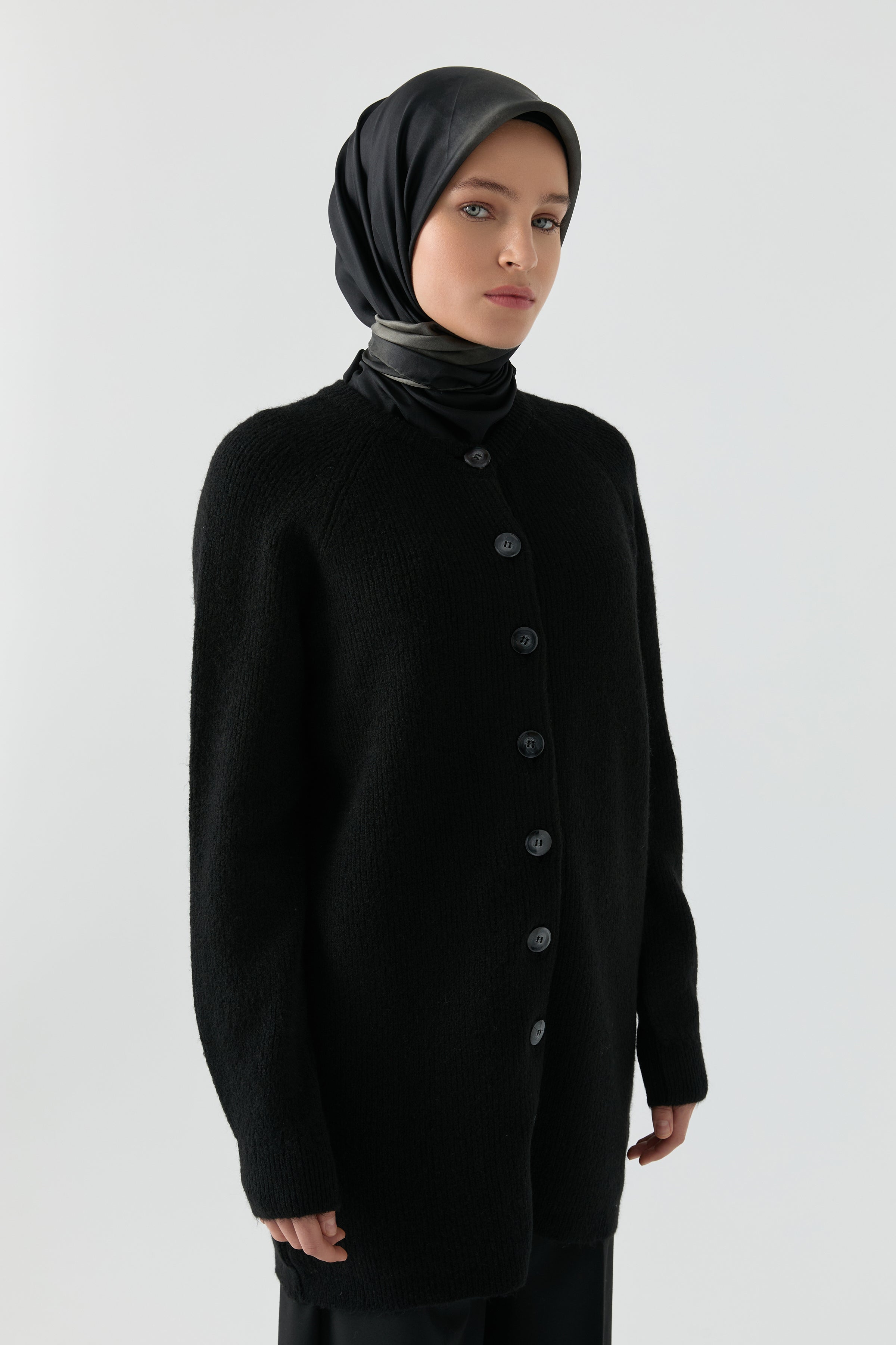 Bisiklet Yaka Hırka - Siyah TUGBA