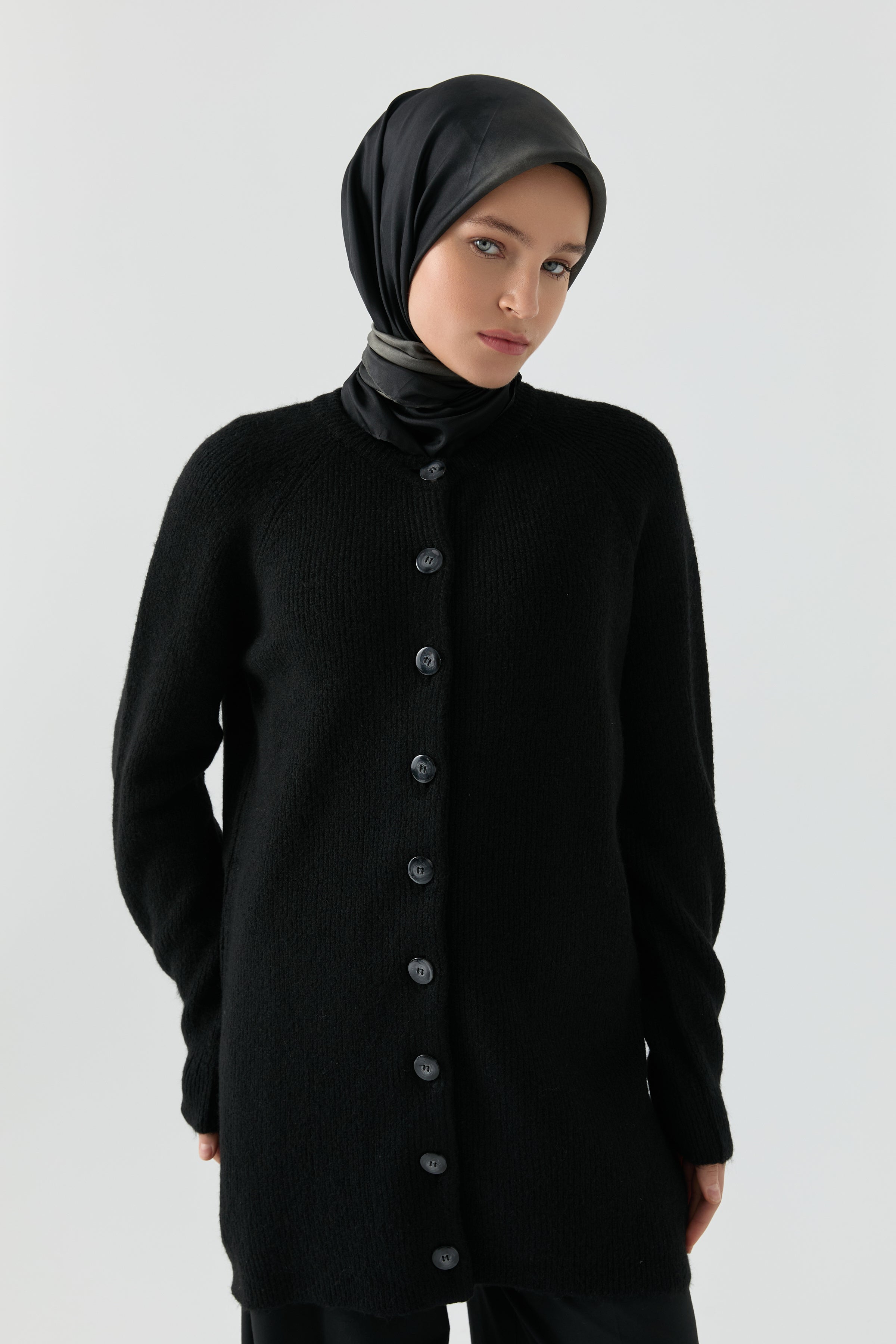 Bisiklet Yaka Hırka - Siyah TUGBA