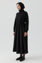 Beli Lastik Detaylı Elbise - Siyah TUGBA