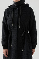 Çıtçıt Kapamalı Kapitone Kap - Siyah TUGBA