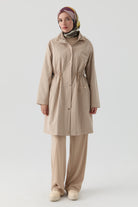 Lastik Detaylı Kısa Yağmurluk - Fındık TUGBA