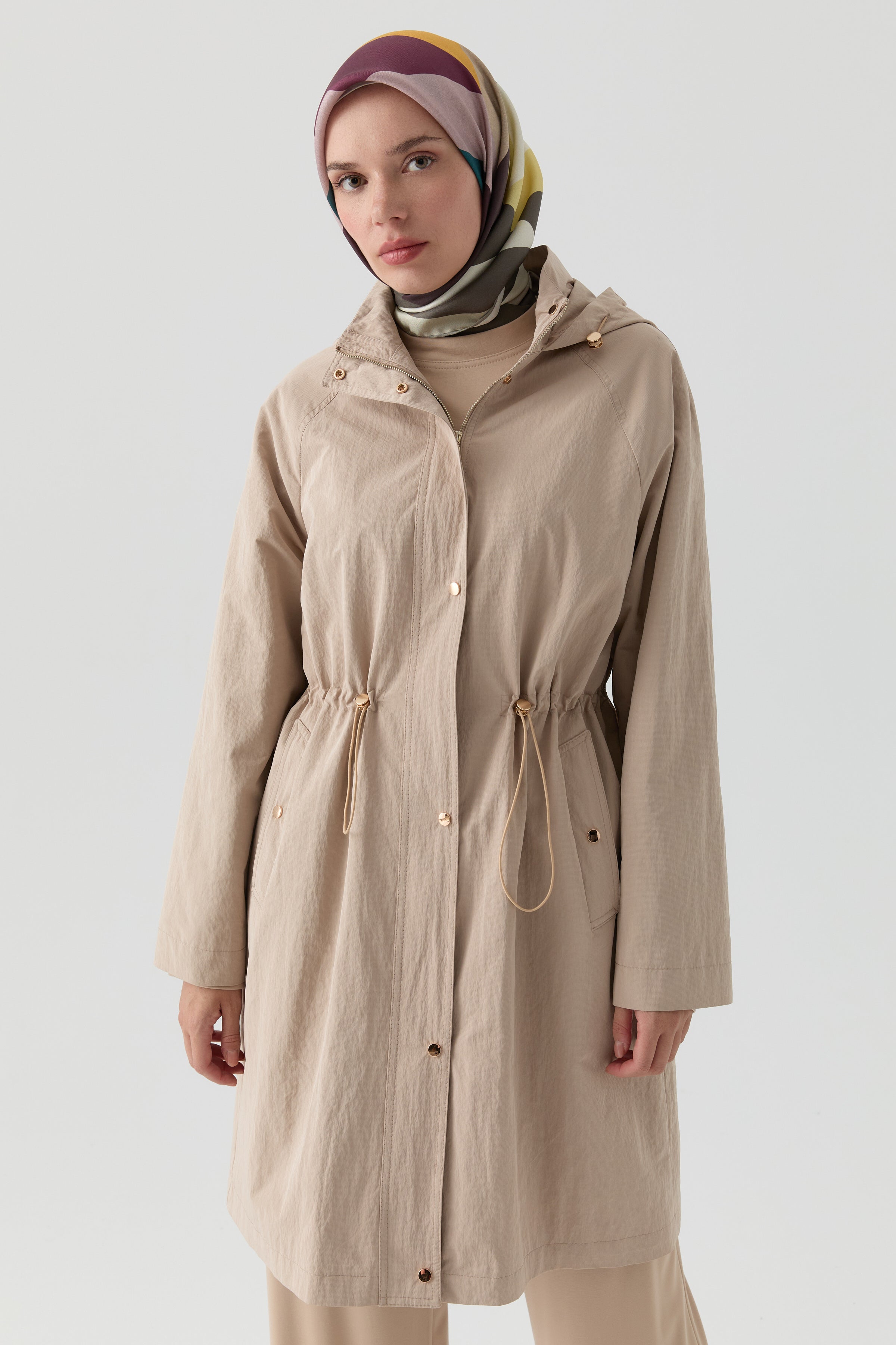 Lastik Detaylı Kısa Yağmurluk - Fındık TUGBA