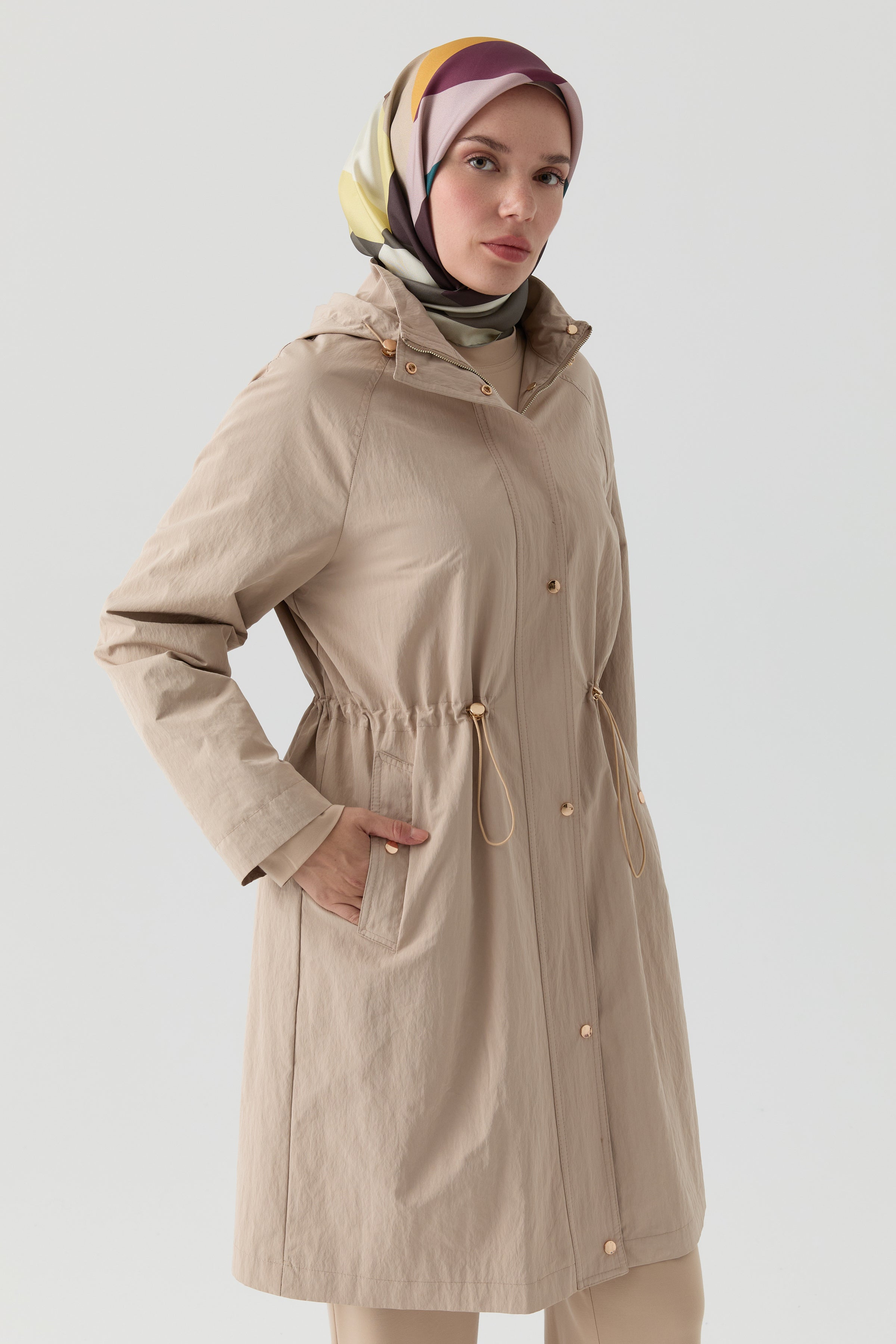 Lastik Detaylı Kısa Yağmurluk - Fındık TUGBA