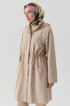 Lastik Detaylı Kısa Yağmurluk - Fındık TUGBA