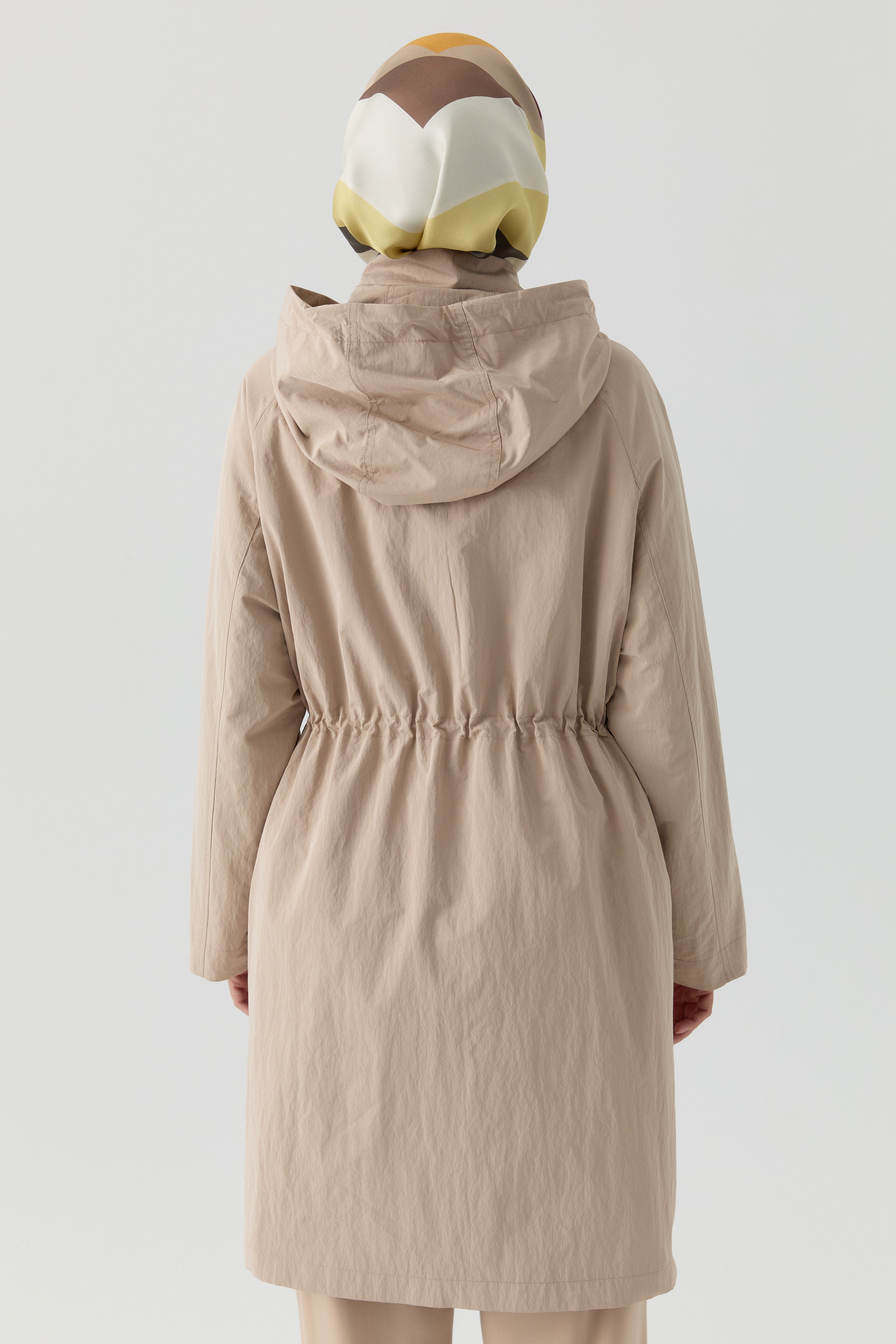 Lastik Detaylı Kısa Yağmurluk - Fındık TUGBA