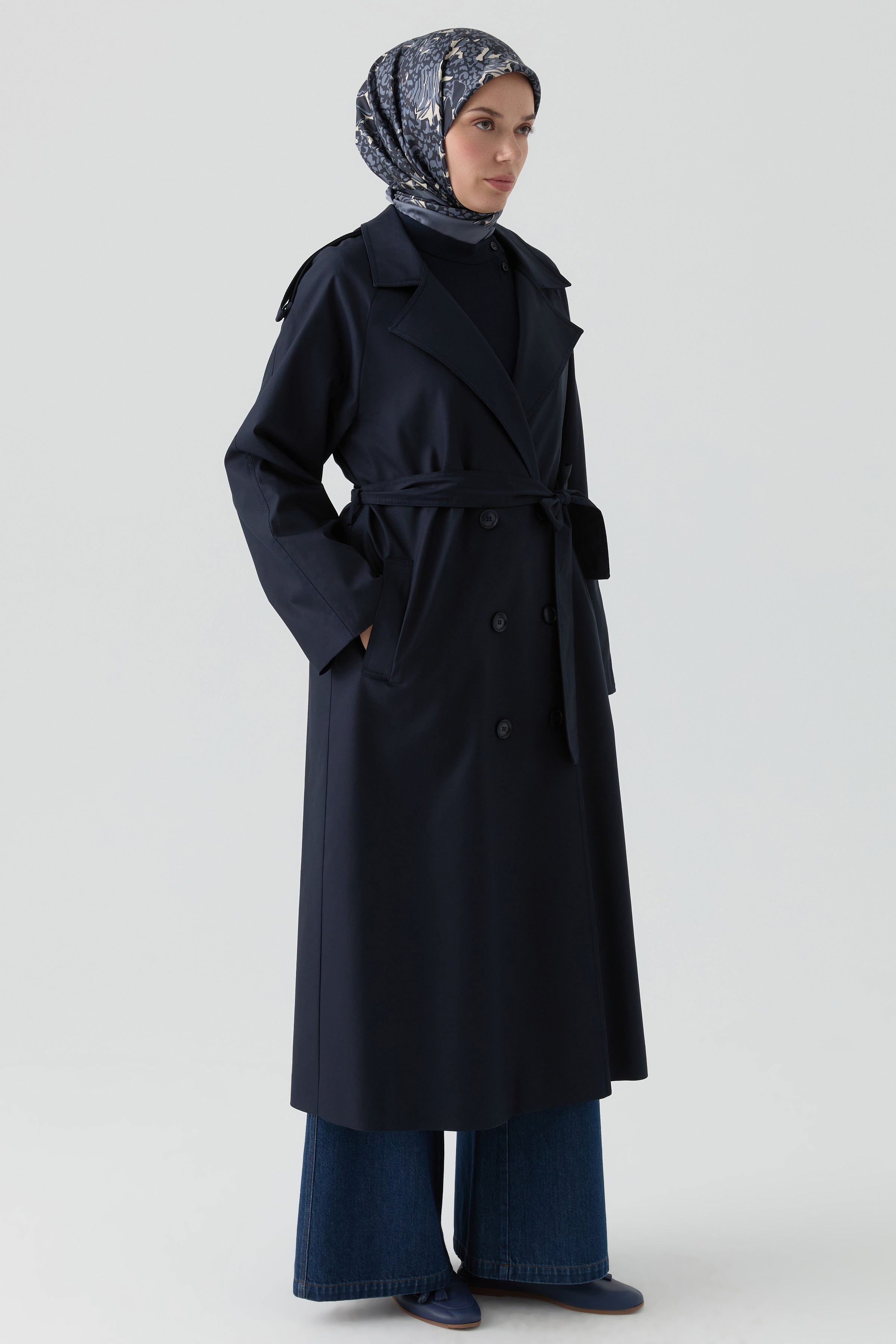 Apolet Detaylı Kruvaze Trençkot - Lacivert TUGBA