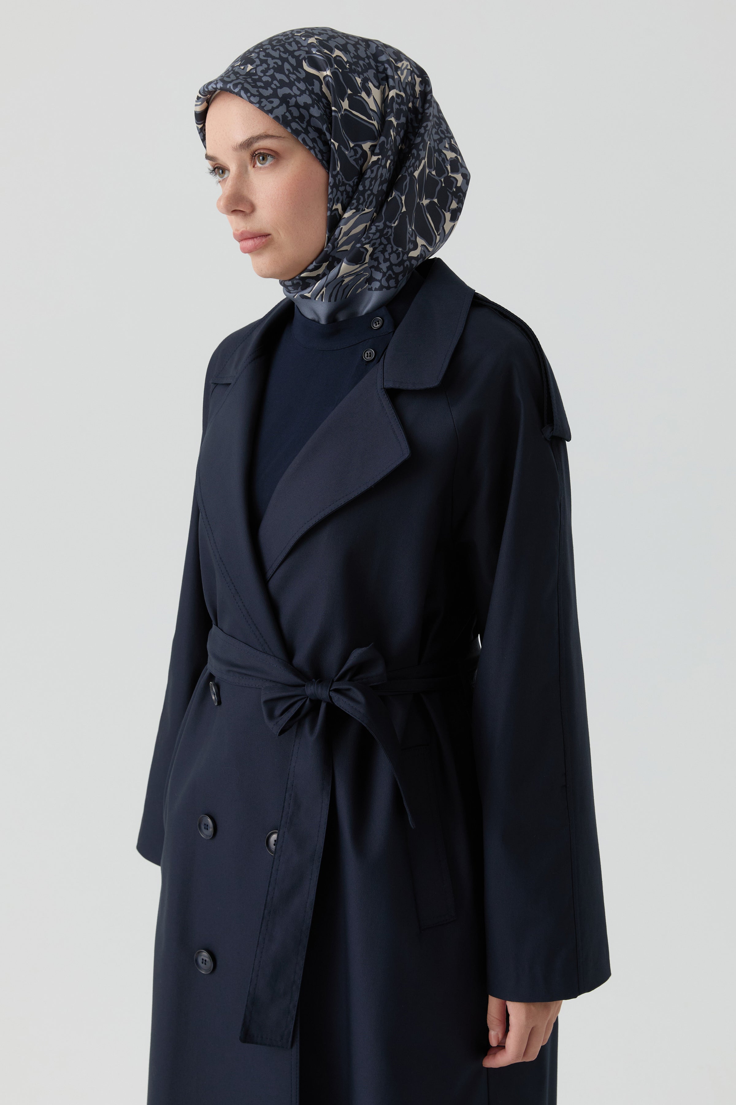 Apolet Detaylı Kruvaze Trençkot - Lacivert TUGBA