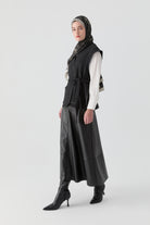 Kesik Detaylı Suni Deri Çan Etek - Siyah TUGBA