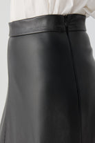 Kesik Detaylı Suni Deri Çan Etek - Siyah TUGBA