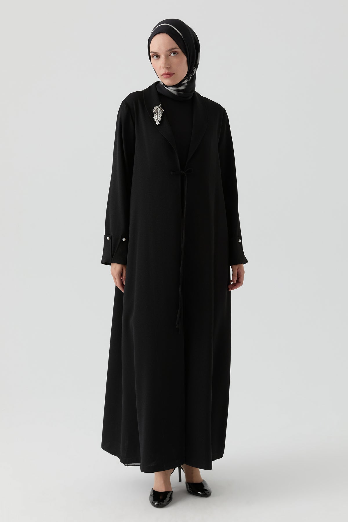 Broşlu Abaya - Siyah TUGBA