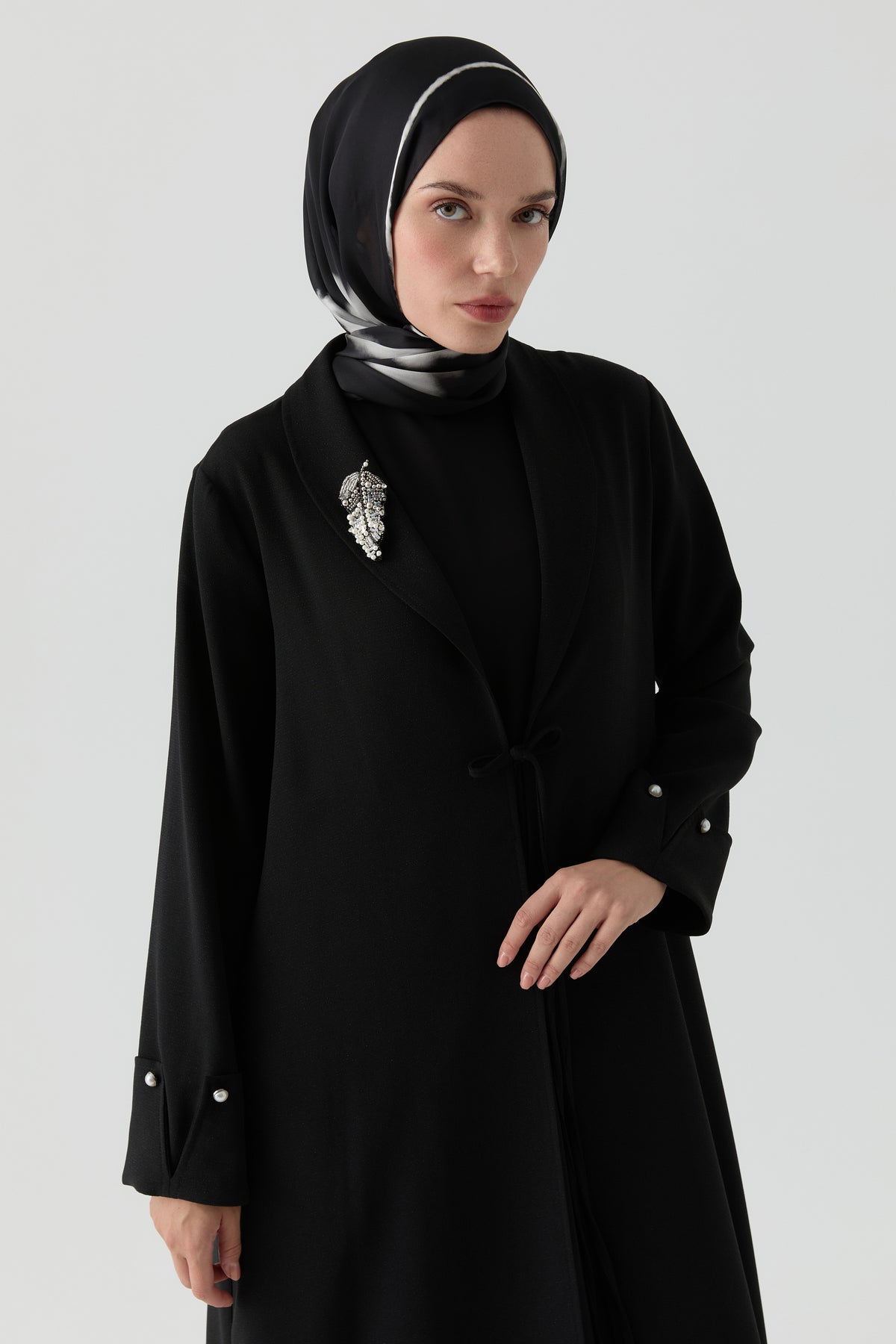 Broşlu Abaya - Siyah TUGBA