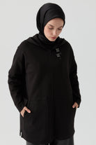 İşleme Detaylı Kapüşonlu Örme Kap - Siyah TUGBA