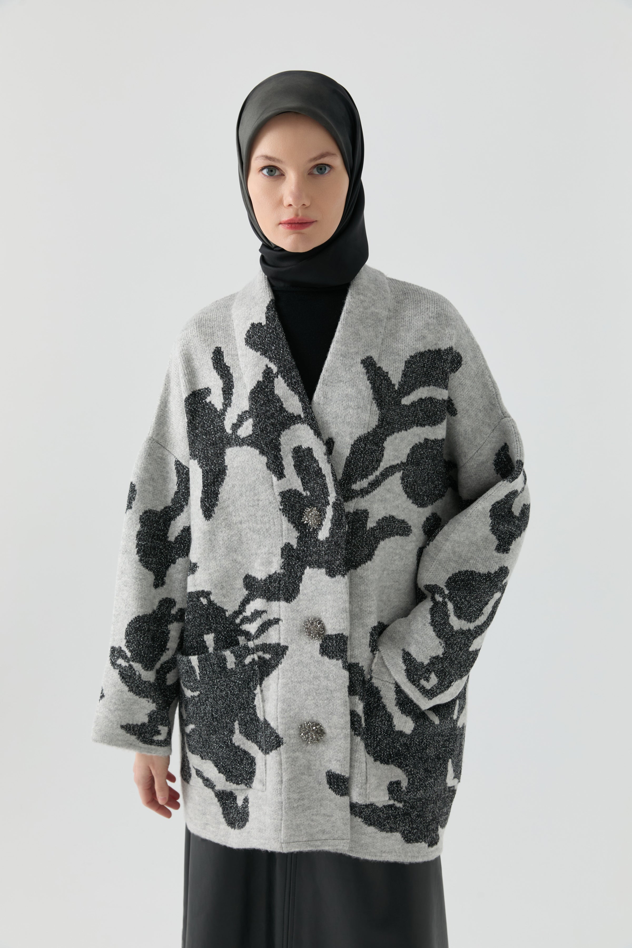 Çiçek Desenli Triko Hırka - Gri TUGBA