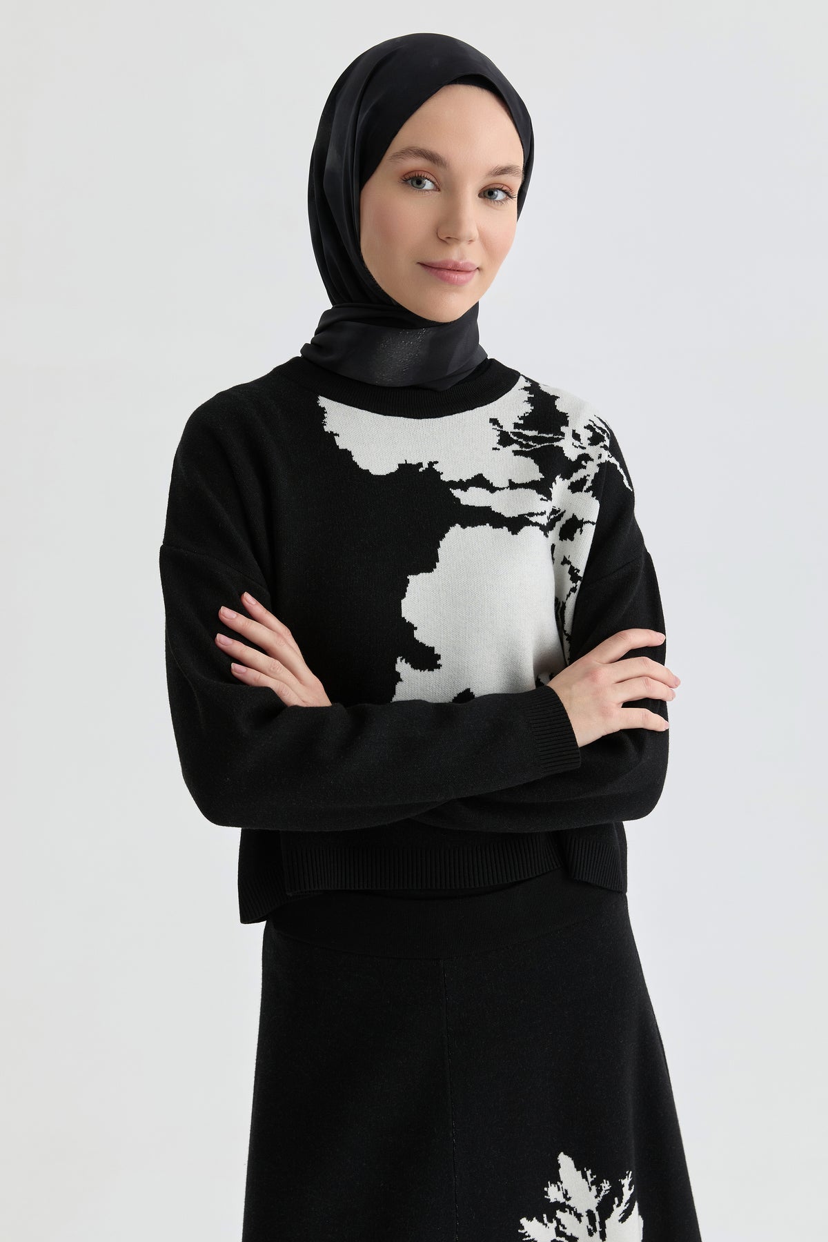 Çiçek Desenli Triko Takım - Siyah TUGBA