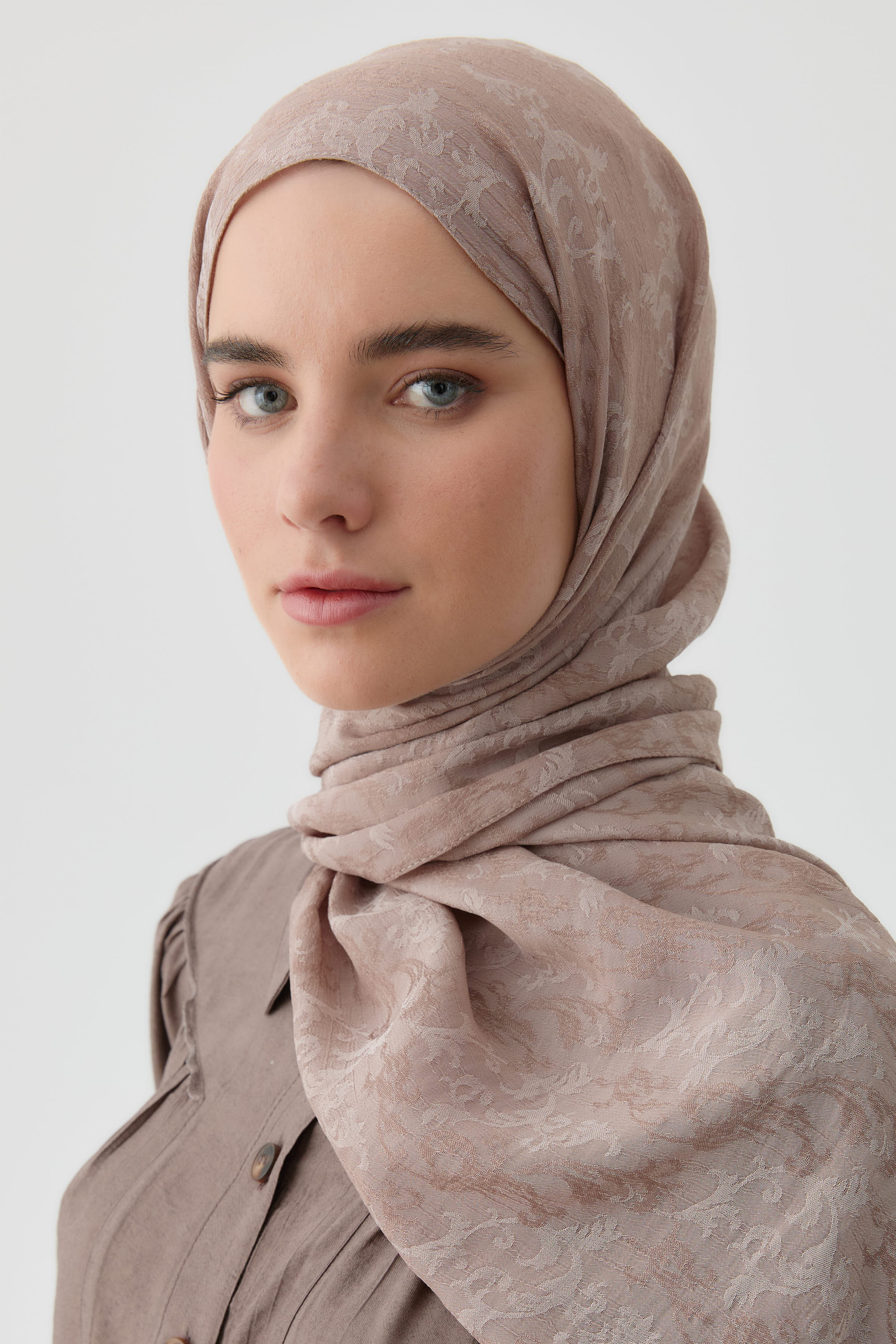 Motifli Jakar Şal - Vizon TUGBA