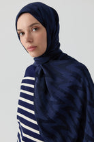 Zikzak Desenli Jakar Şal - Lacivert TUGBA