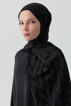 Zikzak Desenli Jakar Şal - Siyah TUGBA