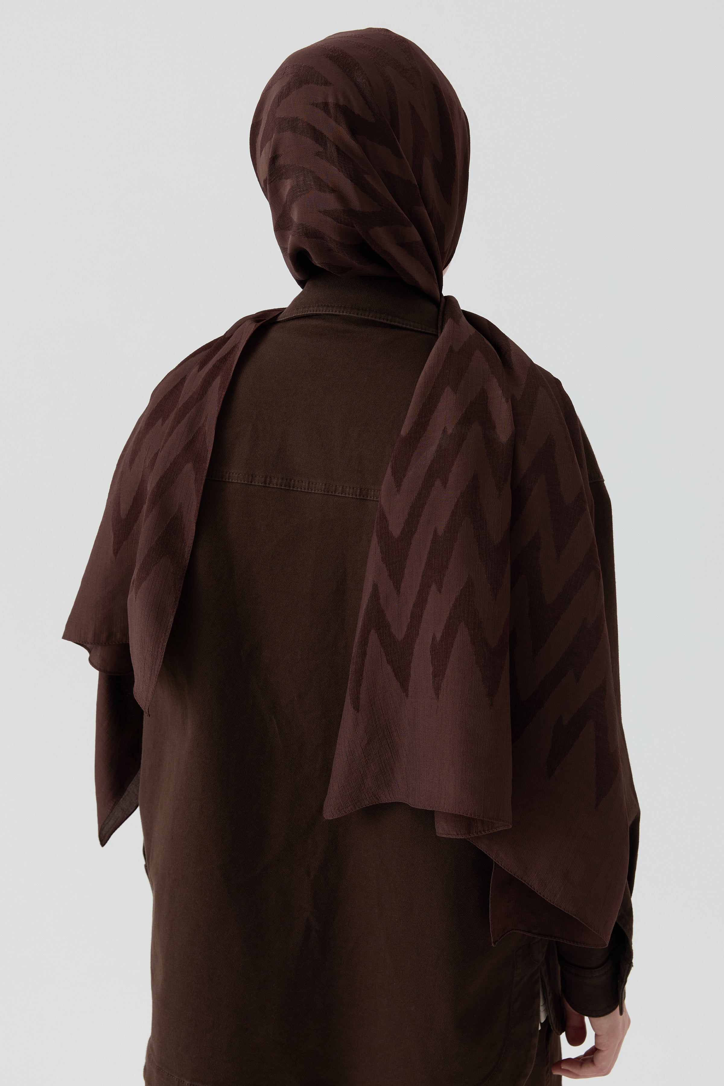 Zikzak Desenli Jakar Şal - Koyu Kahve TUGBA