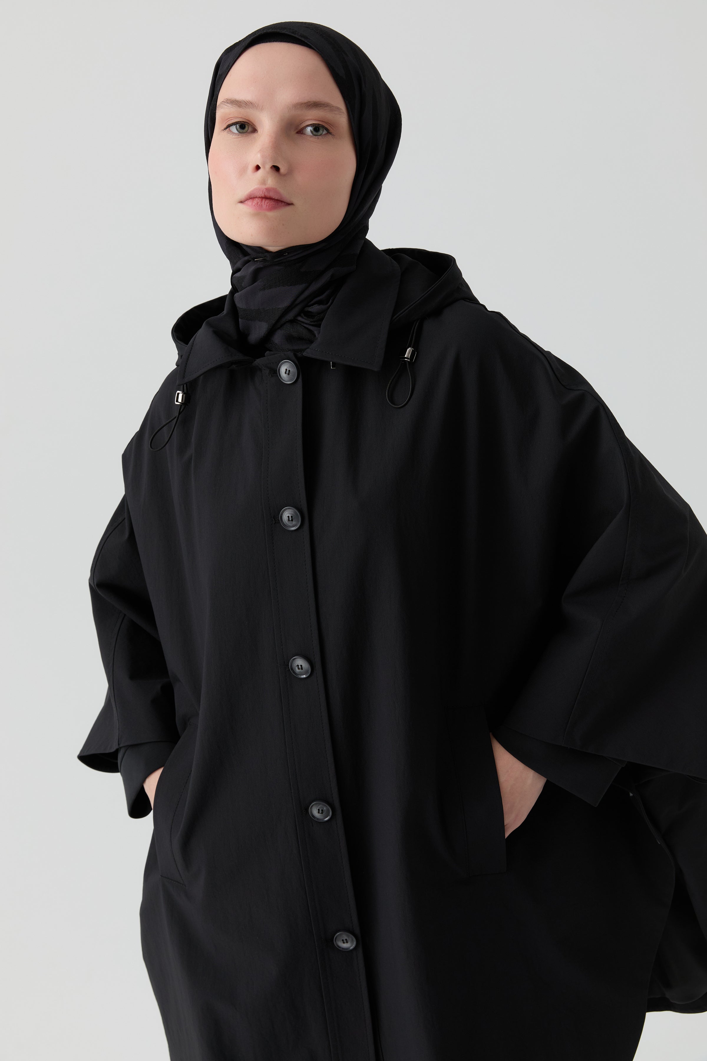 Kapüşonlu Panço - Siyah TUGBA