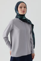 Gizli Patlı Basic Gömlek - Açık Gri TUGBA