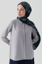 Gizli Patlı Basic Gömlek - Açık Gri TUGBA