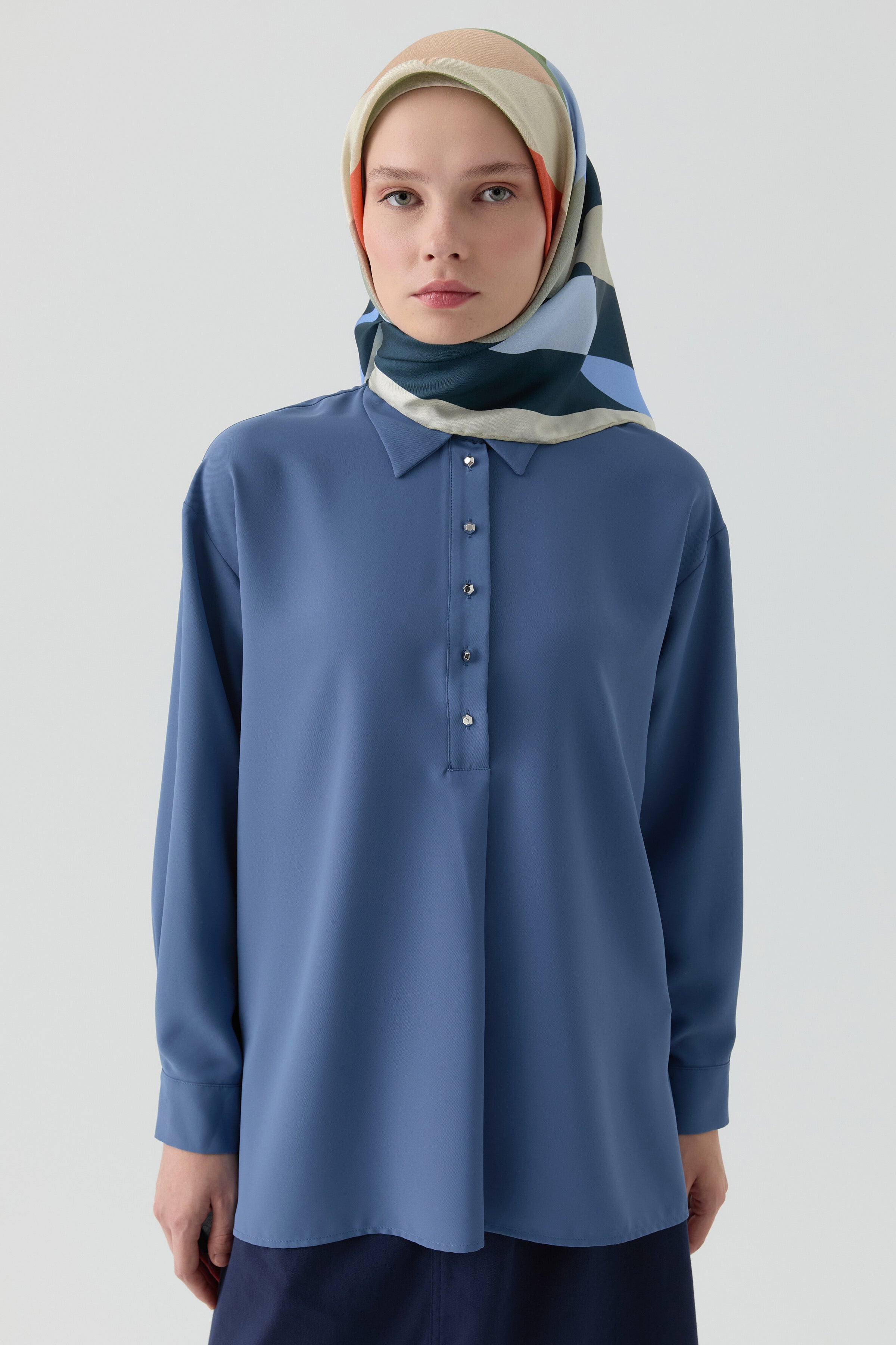 Yırtmaçlı Asimetrik Kesim Bluz - İndigo TUGBA