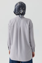 Yırtmaçlı Asimetrik Kesim Bluz - Açık Gri TUGBA