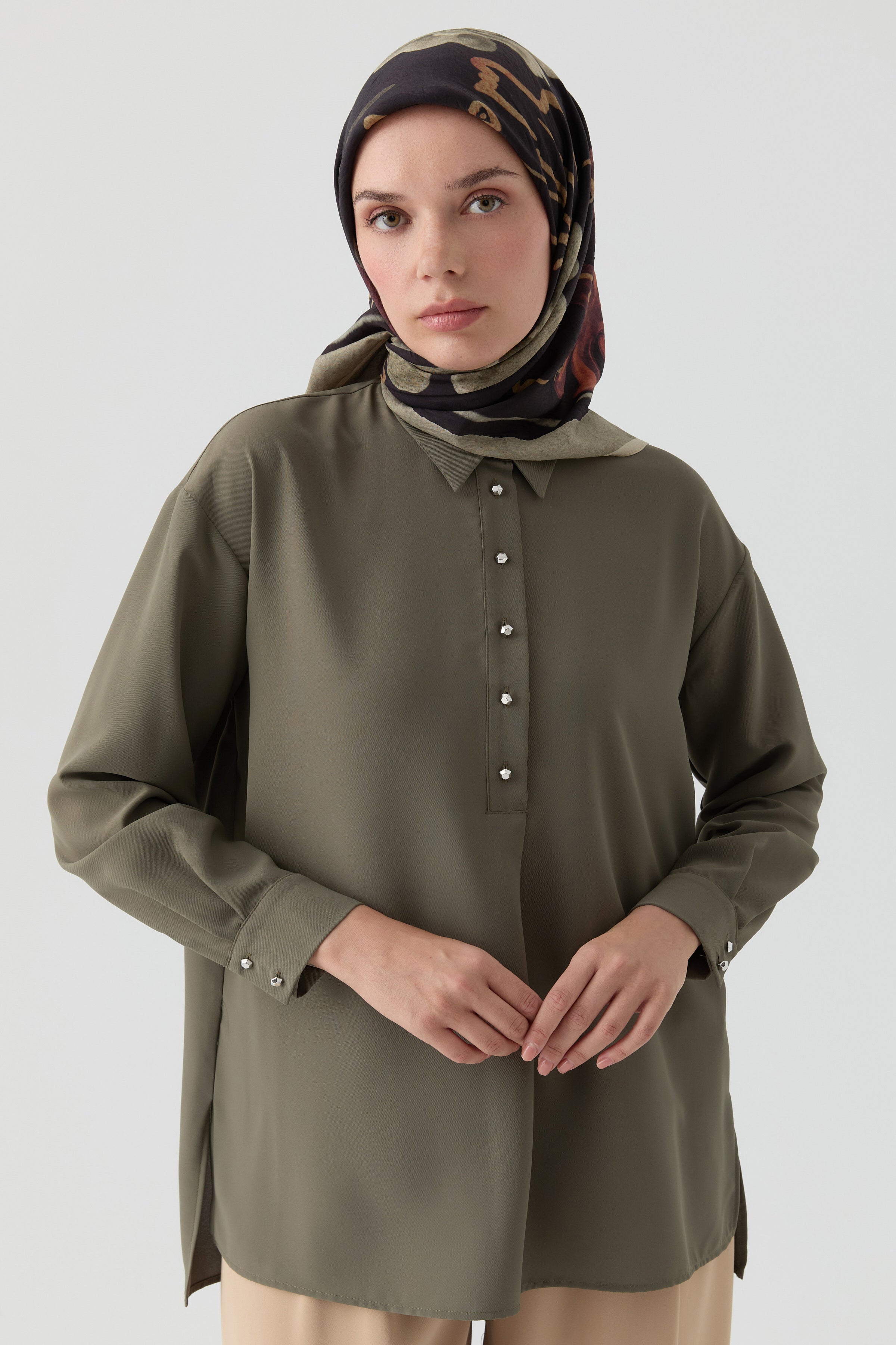 Yırtmaçlı Asimetrik Kesim Bluz - Haki TUGBA