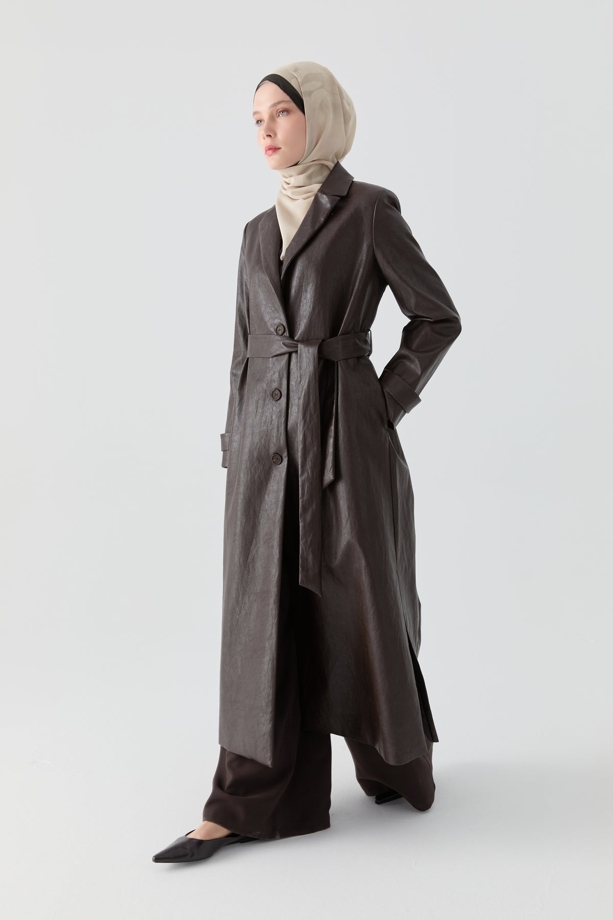 Gabardina de cuero marrón