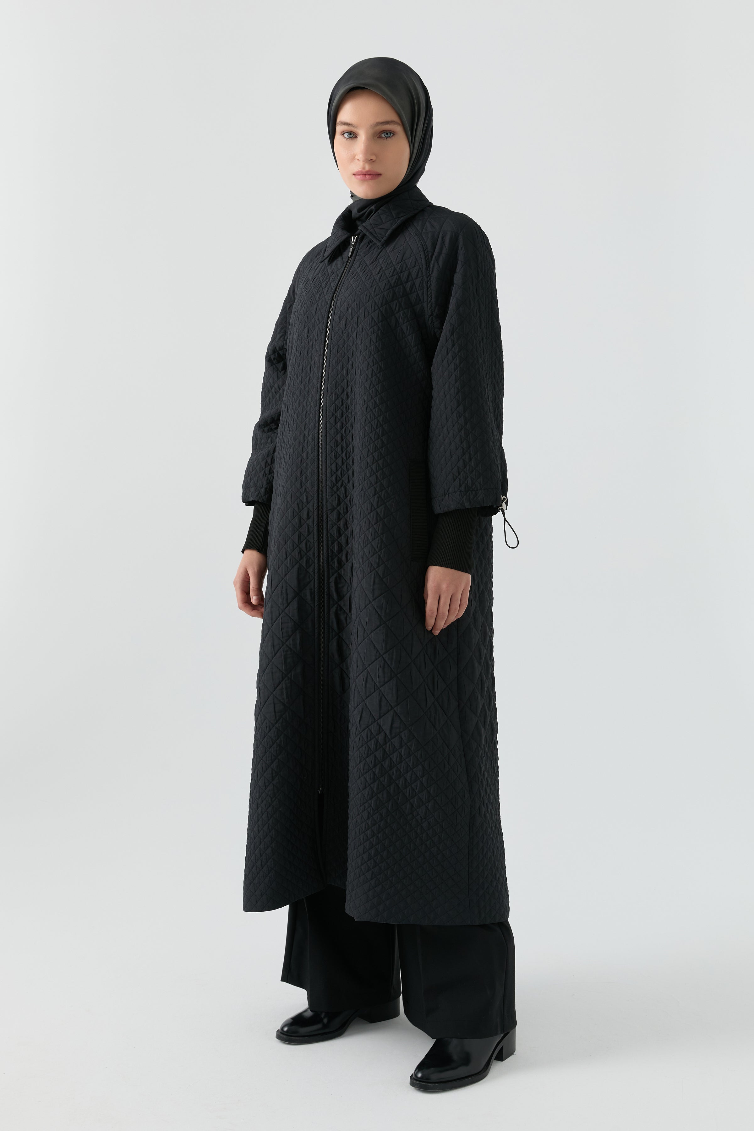 Kol Detaylı Kapitone Pardesü - Siyah TUGBA
