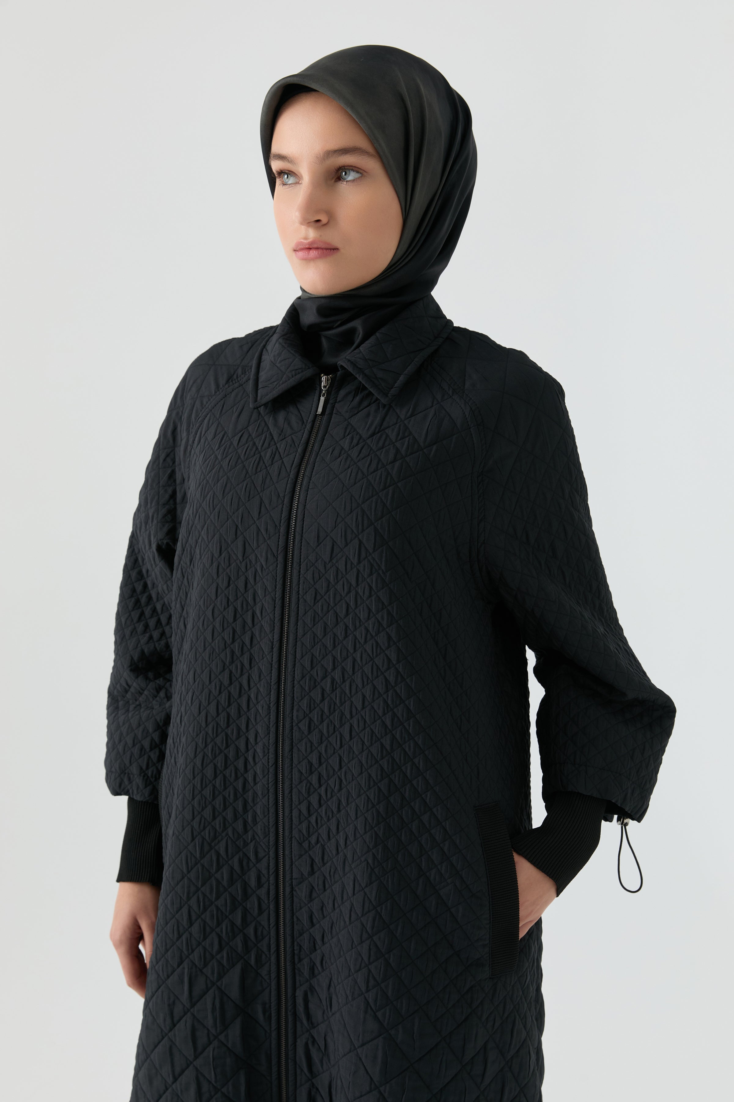 Kol Detaylı Kapitone Pardesü - Siyah TUGBA