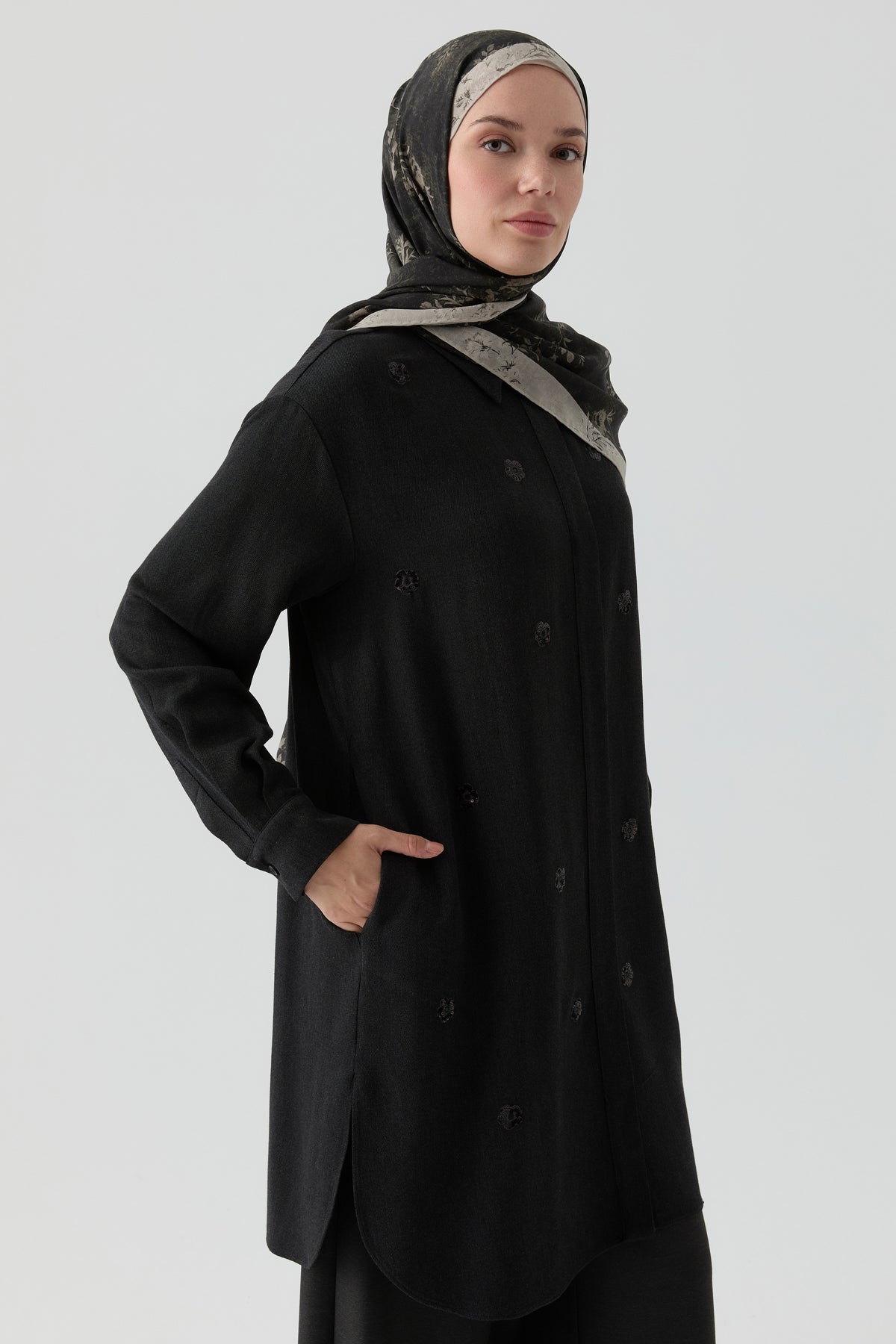 Nakış Detaylı Tunik - Siyah TUGBA