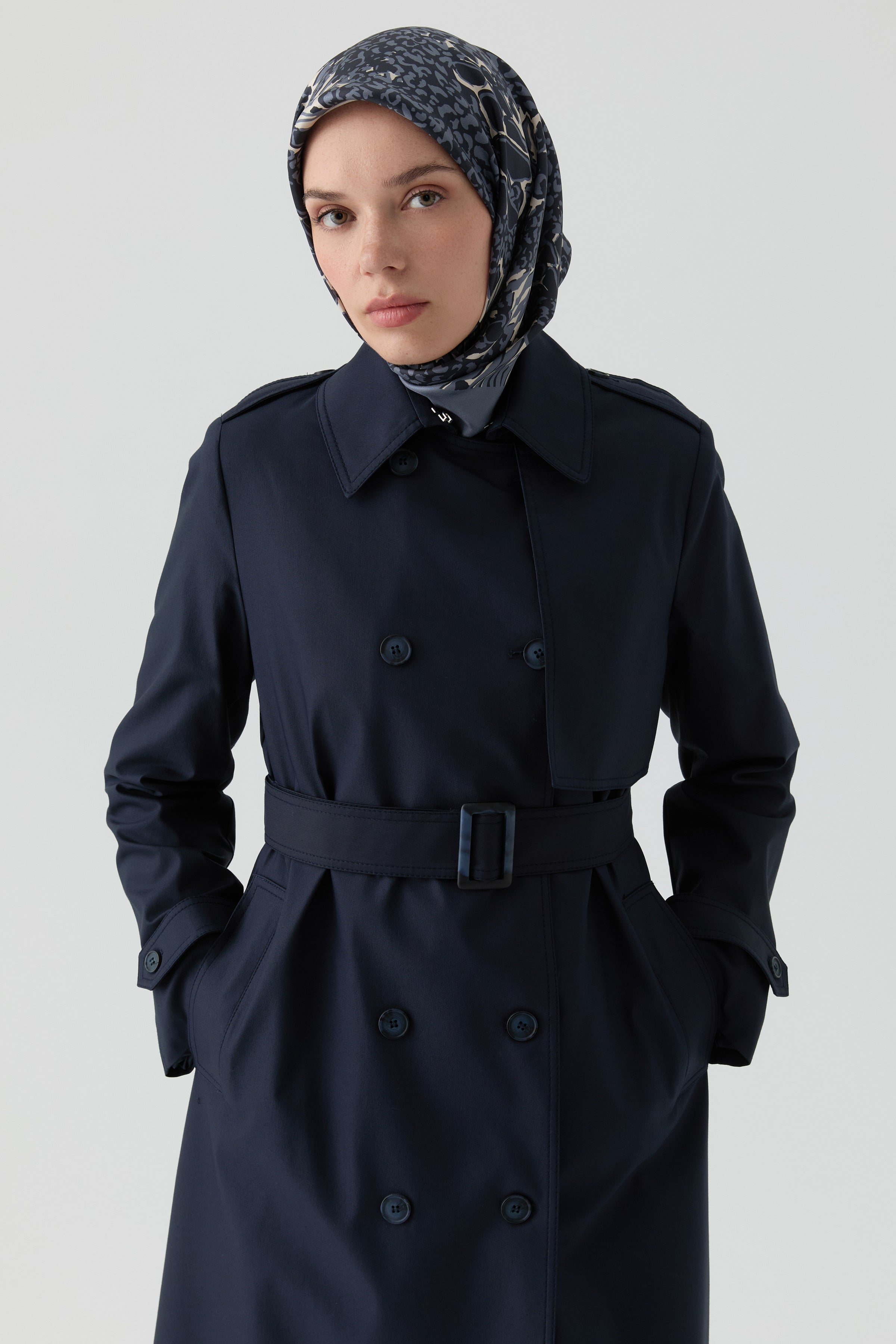 Rüzgarlık Detaylı Trençkot - Lacivert TUGBA