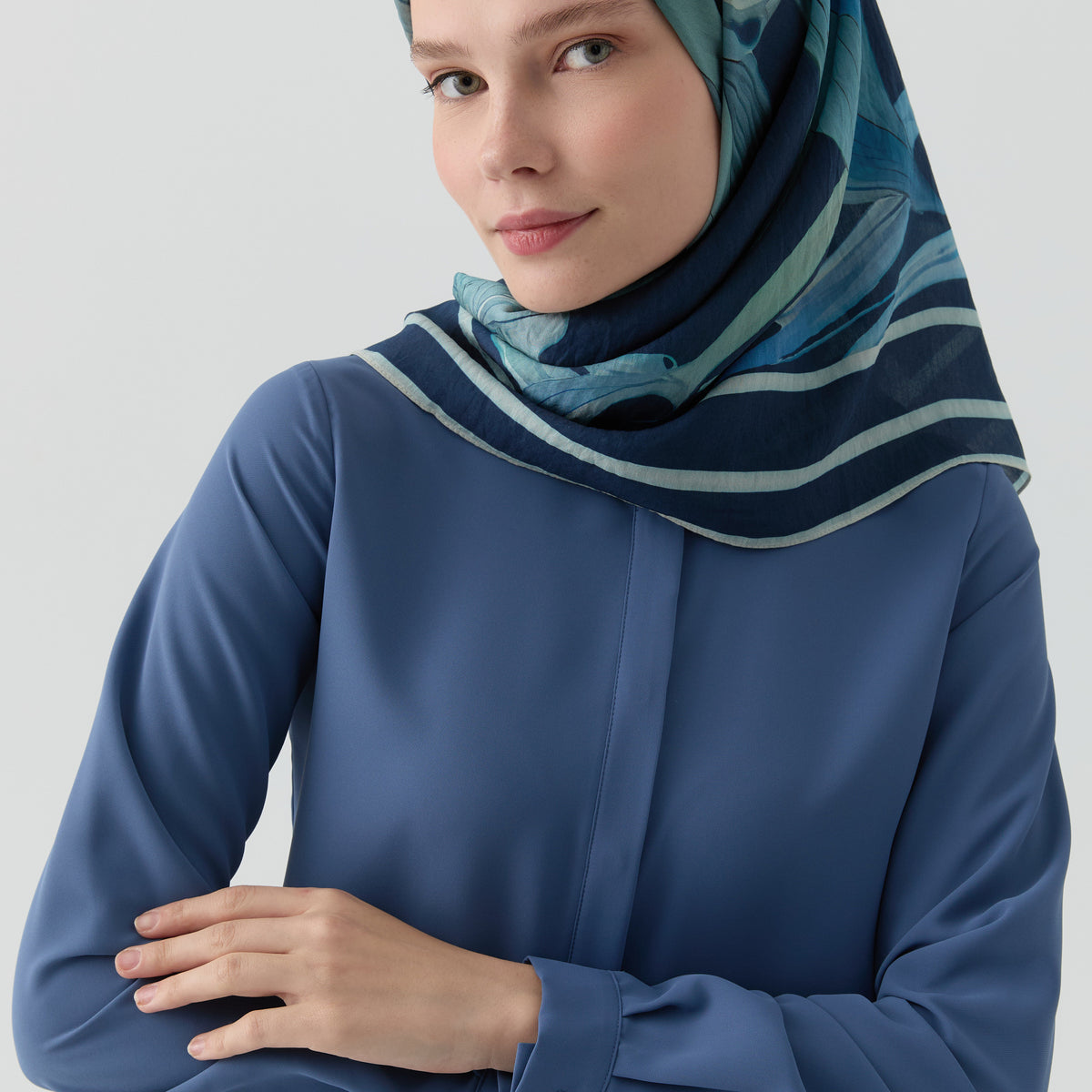 Peyda Natural Eşarp - Lacivert – TUĞBA