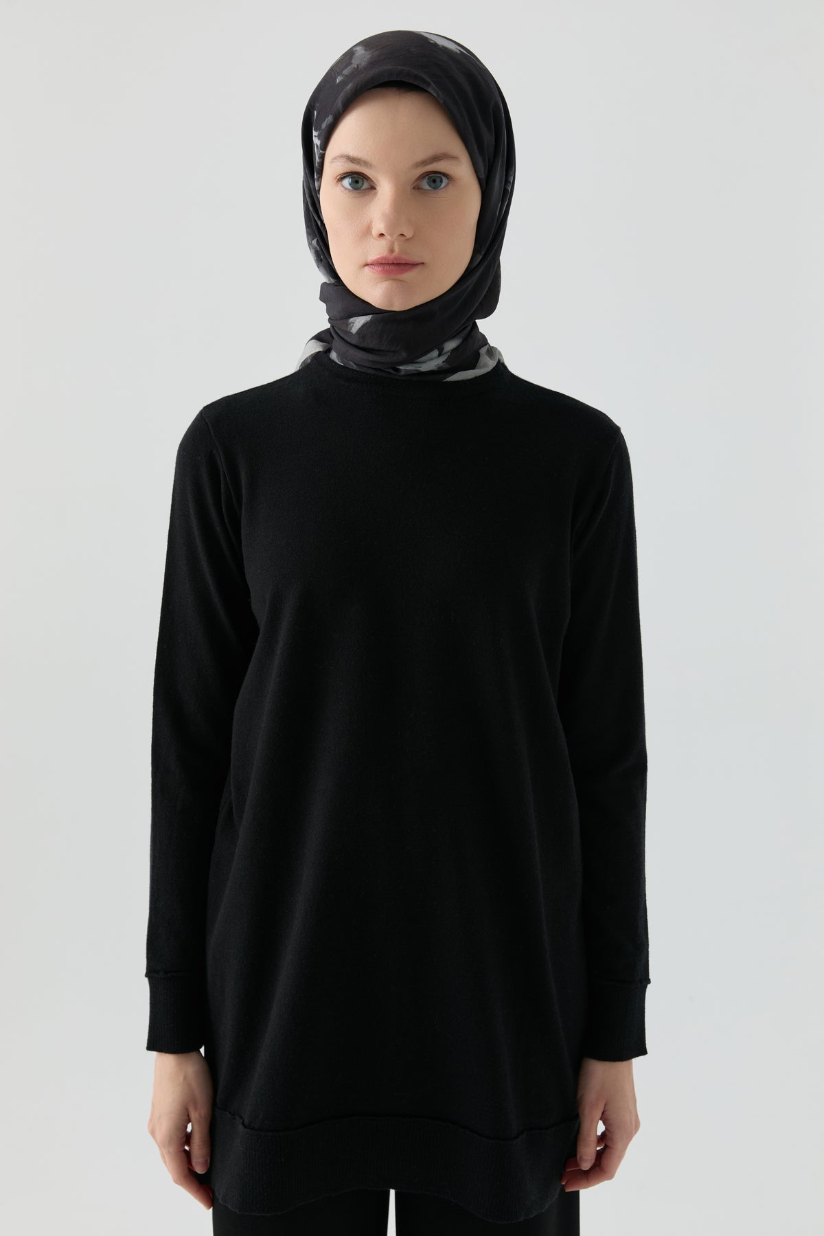 Kol Detaylı Tunik - Siyah TUGBA