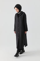 Çıtçıt Kapamalı Yırtmaçlı Kapitone Kap - Siyah TUGBA