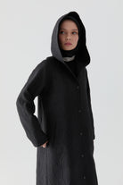 Çıtçıt Kapamalı Yırtmaçlı Kapitone Kap - Siyah TUGBA