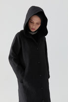 Çıtçıt Kapamalı Yırtmaçlı Kapitone Kap - Siyah TUGBA